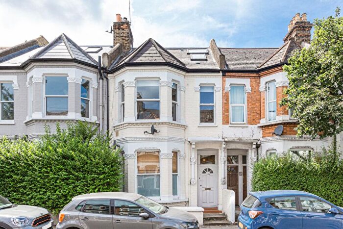 3 Bedroom Property For Sale In Elspeth Road, Clapham Common, SW11