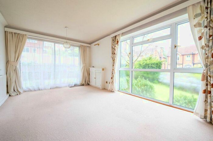 2 Bedroom Flat To Rent In Harvey Road, Guildford, GU1