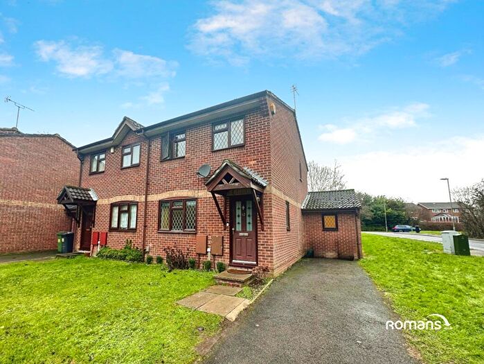 3 Bedroom Semi Detached House For Sale In Stravinsky Road, Basingstoke, Hampshire, RG22