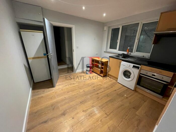 1 Bedroom Flat To Rent In Bell Road, Hounslow, TW3