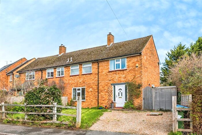 3 Bedroom Semi-Detached House For Sale In Ashfield Rise, Oakley, Buckinghamshire, HP18