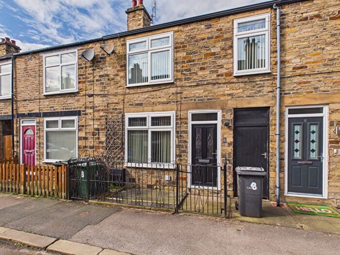 3 Bedroom Town House For Sale In Rosebery Avenue, Shipley, BD18