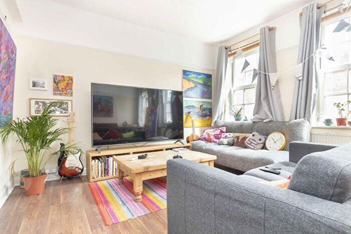 3 Bedroom Flat To Rent In Castle Street, Kingston Upon Thames, KT1