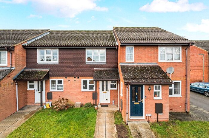 2 Bedroom Terraced House For Sale In Elizabeth Road, Farncombe, Surrey, GU7