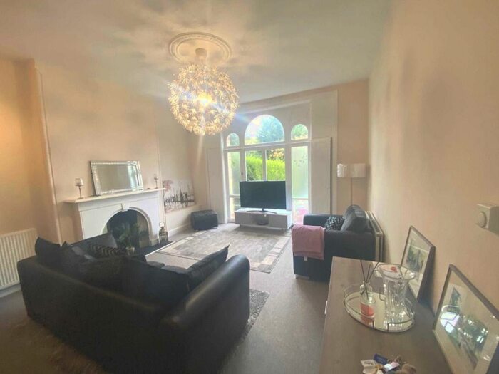 1 Bedroom Apartment To Rent In Fairmile, Henley On Thames, RG9