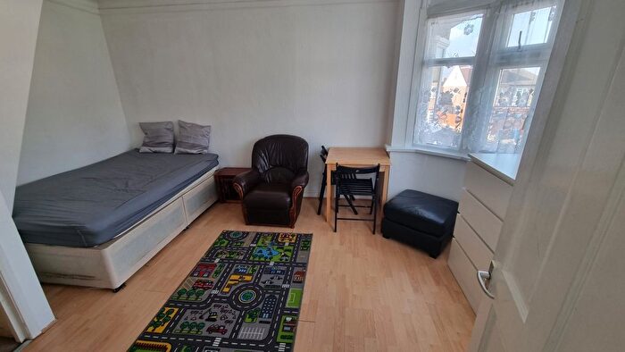 Studio To Rent In Rugby Close, Harrow-On-The-Hill, Harrow, HA1