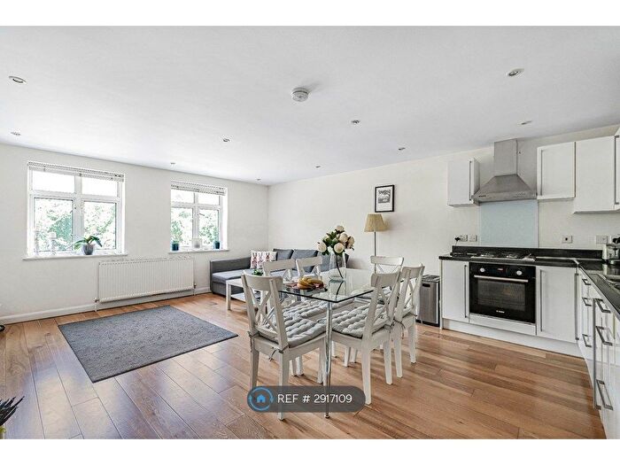 2 Bedroom Flat To Rent In The Green, London, W5