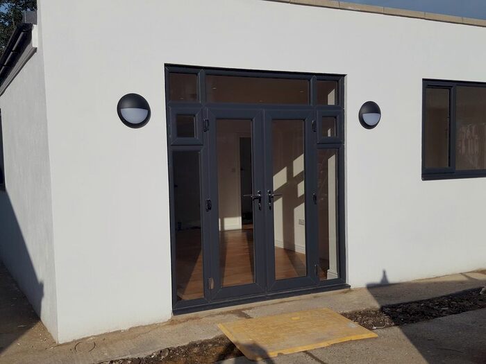 2 Bedroom Detached Bungalow To Rent In Central Place Off Portland Road, South Norwood, SE25