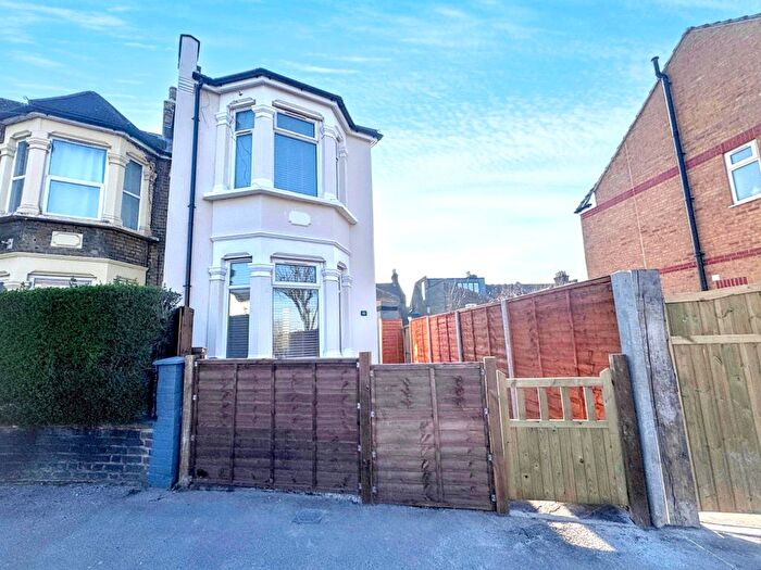 3 Bedroom Property To Rent In Elm Road, Leytonstone, E11