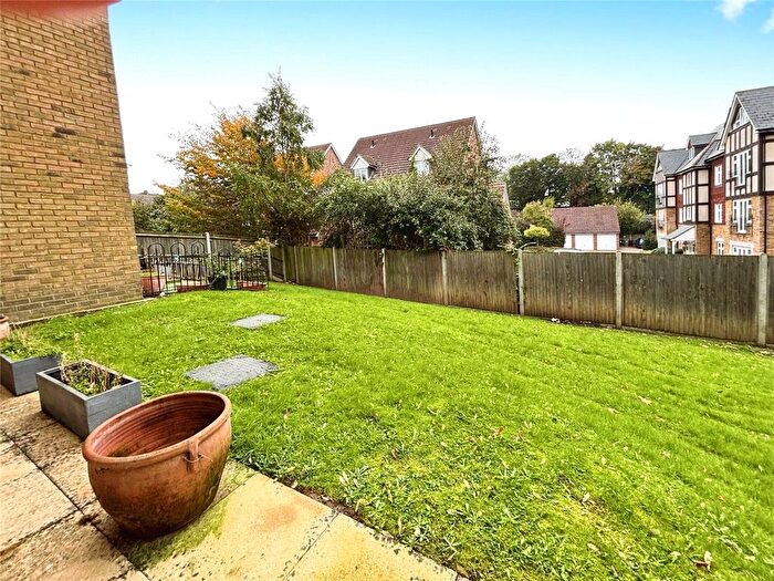 2 Bedroom Flat For Sale In Brunell Close, Maidstone, Kent, ME16