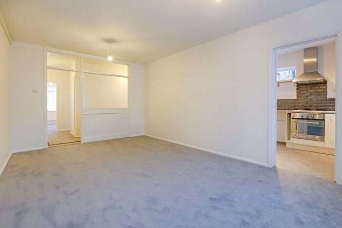 2 Bedroom Flat For Sale In Windsor Road, Forest Gate, London, E7