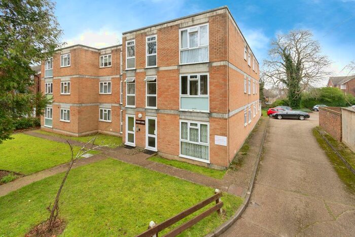 1 Bedroom Flat For Sale In Eaton Road, Sutton, SM2