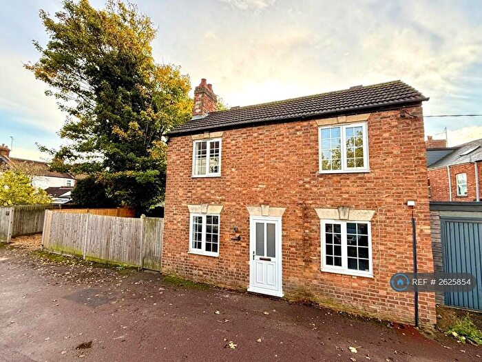 3 Bedroom Detached House To Rent In Cross Street, Newport Pagnell, Milton Keynes, MK16