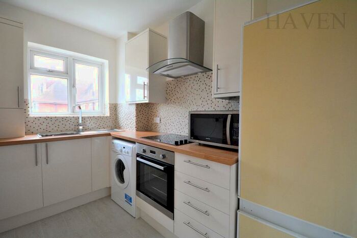 2 Bedroom Flat To Rent In High Road, North Finchley, N12