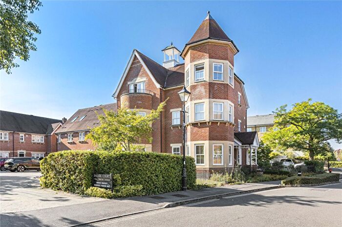 2 Bedroom Flat For Sale In Rutherway, Waterside, OX2