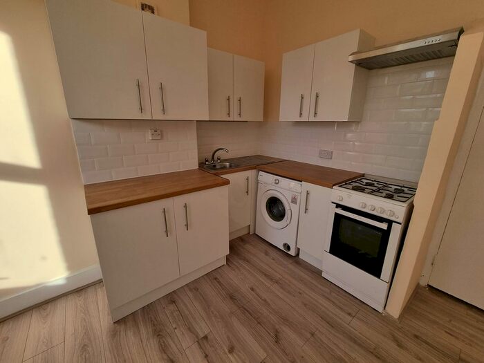 1 Bedroom Flat To Rent In York Road, Ilford, Essex, IG1
