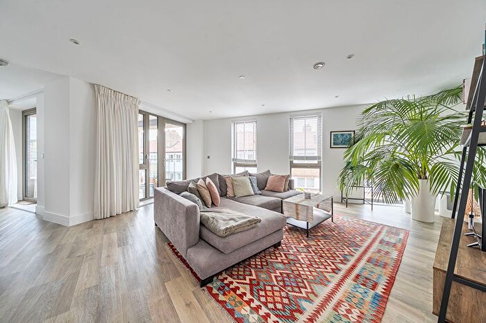 2 Bedroom Flat To Rent In The Grange, London, SE1