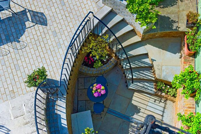 2 Bedroom Apartment To Rent In East Molesey, KT8