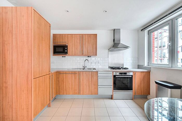 2 Bedroom Flat To Rent In Eden Grove, Islington, London, N7