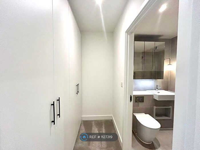 2 Bedroom Flat To Rent In Menara Point, London, E16