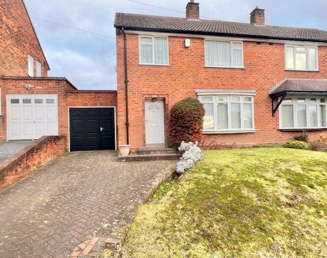 3 Bedroom Semi-Detached House To Rent In Long Mynd Road, Birmingham, B31