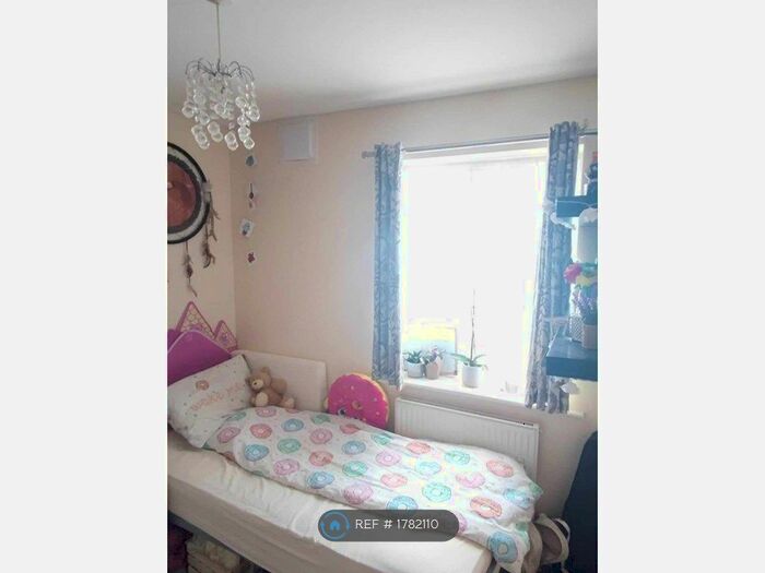2 Bedroom Flat To Rent In Bishop Ken Road, Harrow, HA3