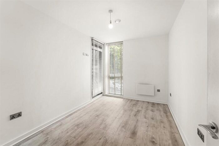 2 Bedroom Apartment To Rent In Maple Court, Cross Street, Sale, M33