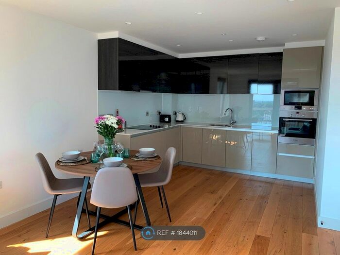 1 Bedroom Flat To Rent In Rathbone Market, Newham, London, E16