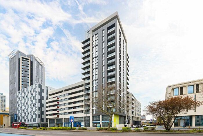 2 Bedroom Flat To Rent In Ward Road, Stratford, E15