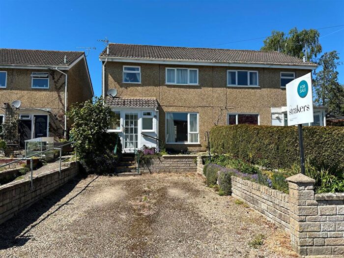 3 Bedroom Semi-Detached House For Sale In Parklands, Malmesbury, SN16