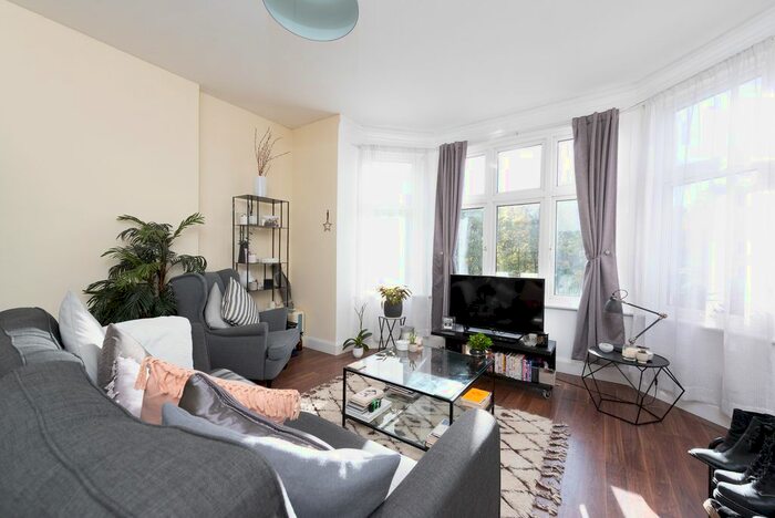 1 Bedroom Flat To Rent In Streatham Common North, London, SW16
