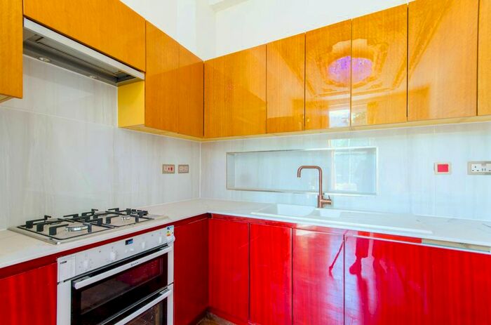 3 Bedroom Flat To Rent In Sutherland Avenue, Maida Vale, London, W9