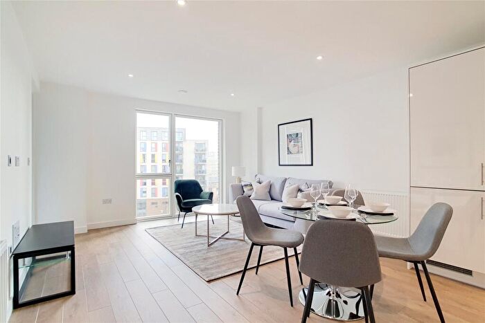 1 Bedroom Flat For Sale In Pavilions Court, Cooks Road, E15