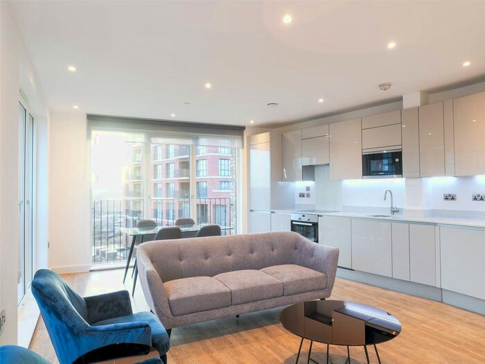 2 Bedroom Flat To Rent In Surrey Quays Road, London, SE16