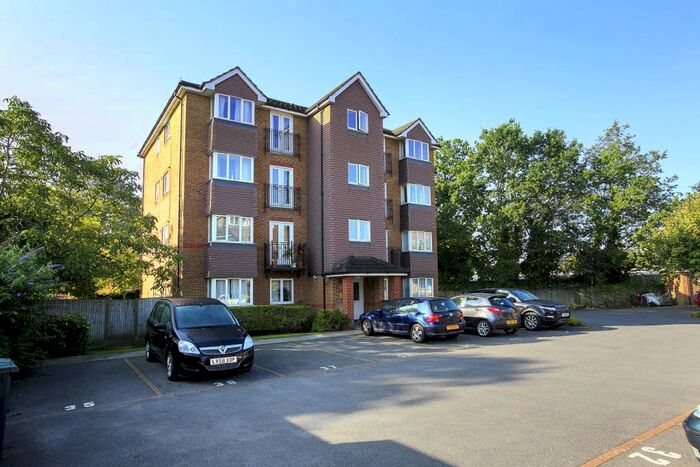 2 Bedroom Apartment To Rent In Jemmett Close, Kingston Upon Thames, KT2