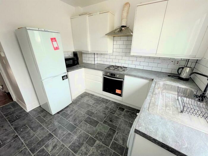 2 Bedroom Flat To Rent In The Broadway, Mill Hill, NW7