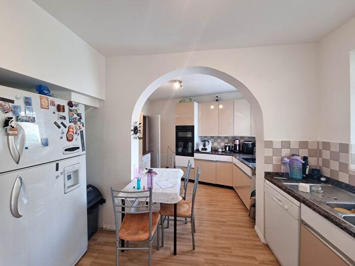 3 Bedroom Semi-Detached House To Rent In Sussex Waysussex Way, Cockfosters, EN4