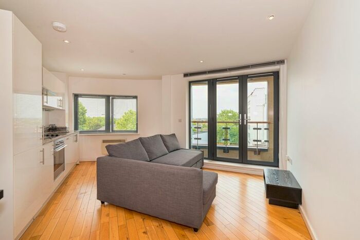 2 Bedroom Flat To Rent In Flat Amisha Court, Grange Road, London, SE1