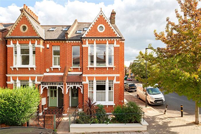 4 Bedroom Maisonette For Sale In Elms Crescent, Abbeville Village, SW4