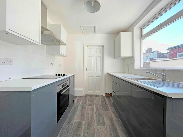 3 Bedroom Terraced House To Rent In Willingham Street, DN32