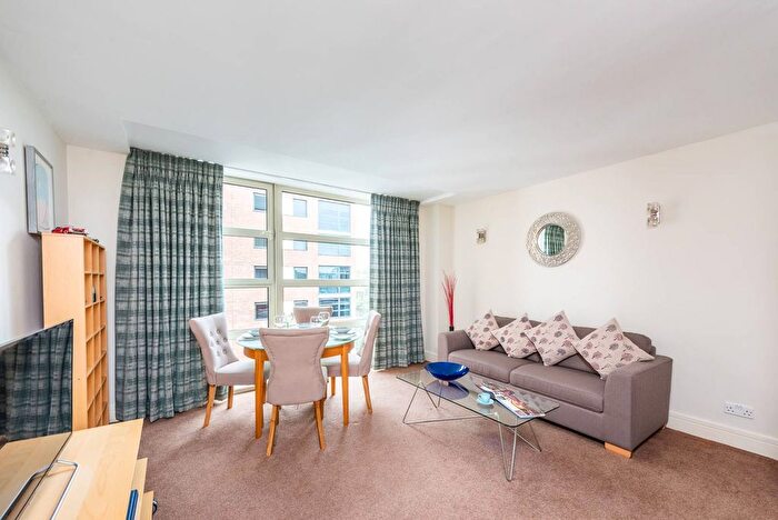 1 Bedroom Flat To Rent In Consort Rise, Buckingham Palace Road, Pimlico, London, SW1W