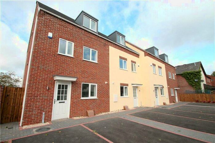 3 Bedroom Town House To Rent In Evesham Road, Redditch, B97