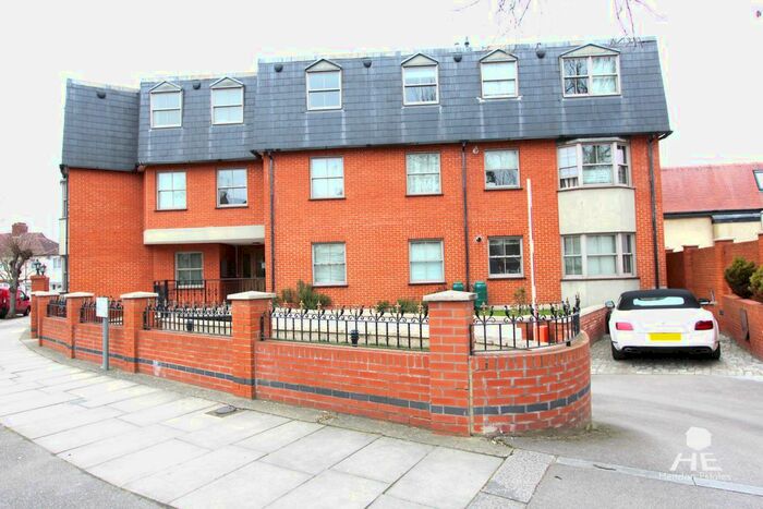 2 Bedroom Flat To Rent In Heather Court, London, NW11