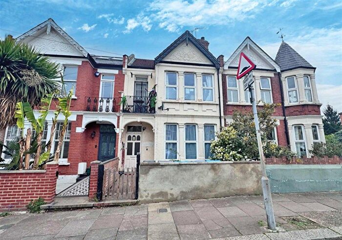 2 Bedroom Flat For Sale In Harlesden Gardens, Harlesden, NW10