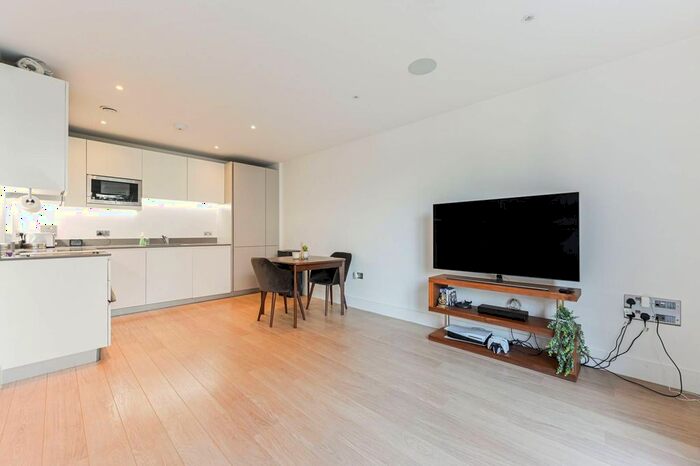 2 Bedroom Flat To Rent In Albemarle Walk, Brixton, London, SW9