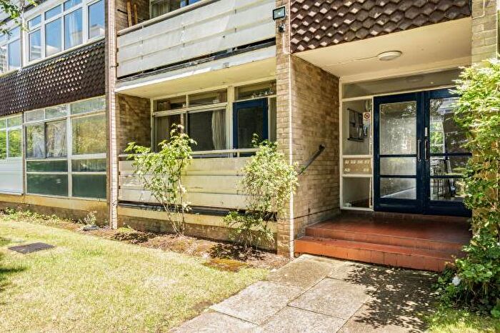 2 Bedroom Apartment For Sale In Hill View Court, Woking, Surrey, GU22
