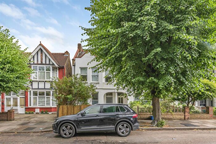 2 Bedroom Flat To Rent In Palewell Park, East Sheen, SW14
