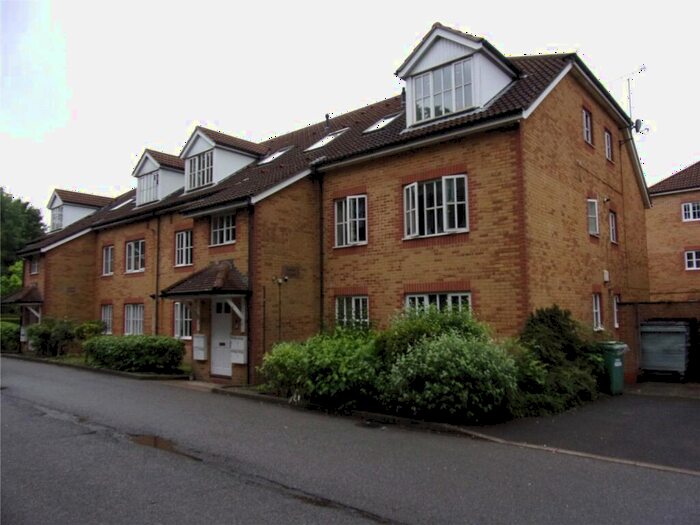 2 Bedroom Apartment To Rent In Cedar House, Aspen Vale, Whyteleafe, CR3