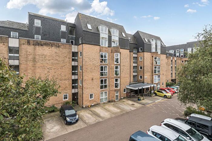 3 Bedroom Flat For Sale In Homepine House, Sandgate Road, Folkestone, CT20