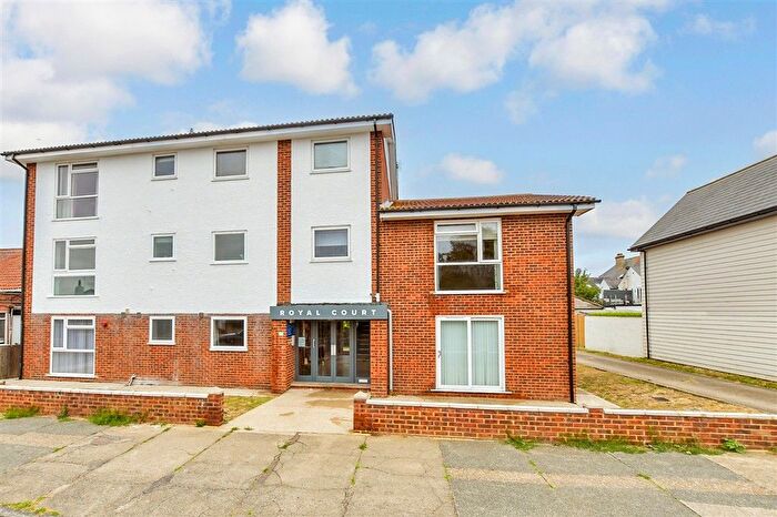 1 Bedroom Flat For Sale In Pier Avenue, Whitstable, Kent, CT5